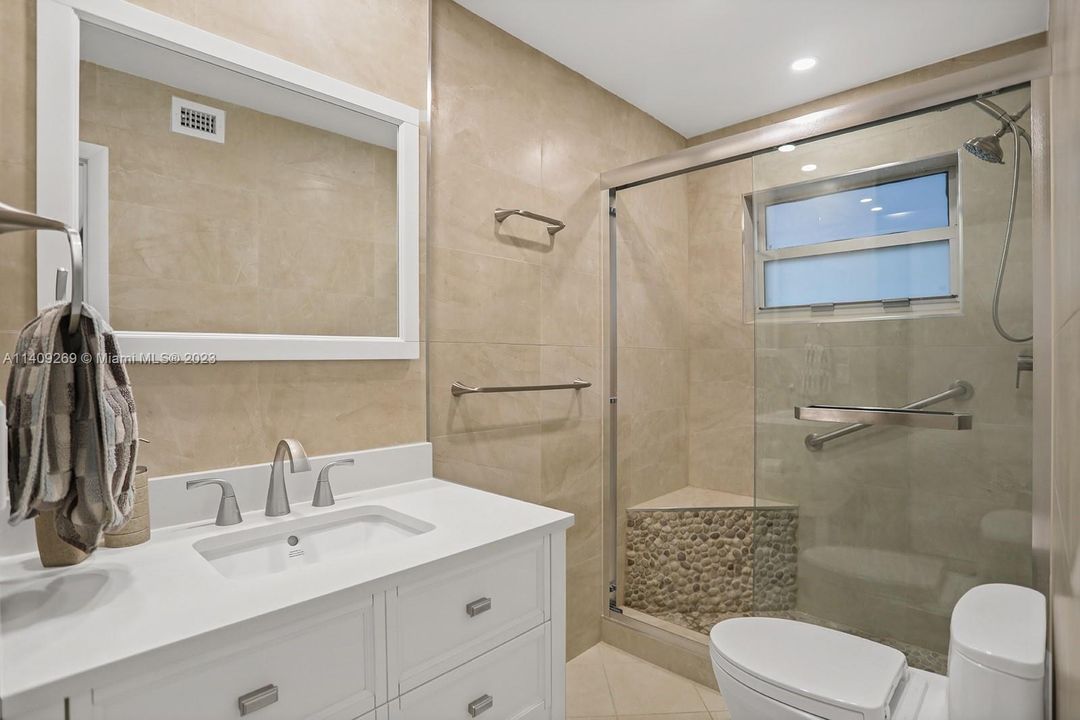 Recently Sold: $190,000 (1 beds, 1 baths, 785 Square Feet)