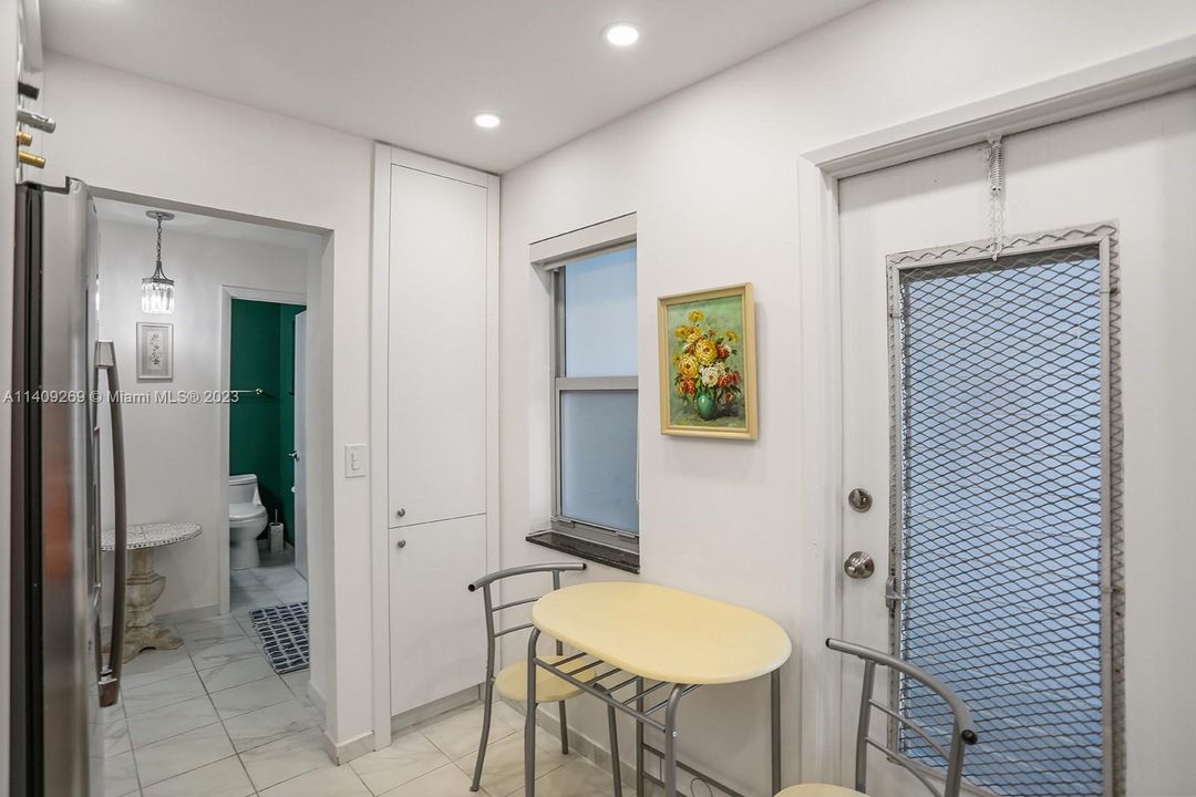 Recently Sold: $190,000 (1 beds, 1 baths, 785 Square Feet)