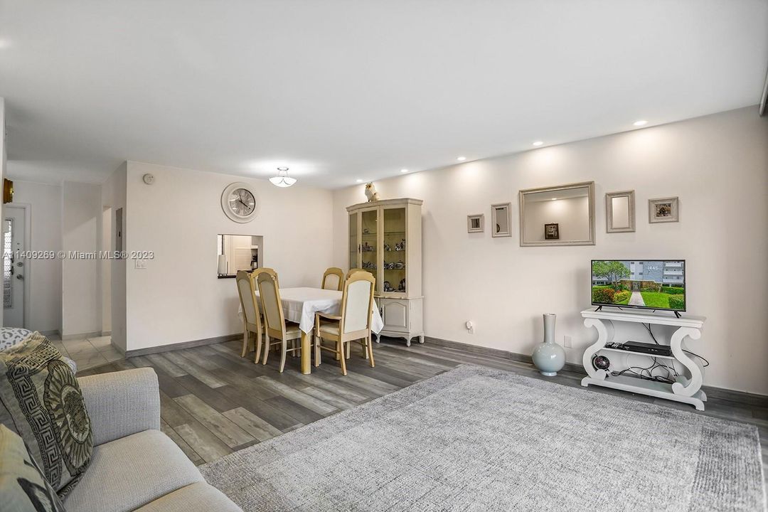 Recently Sold: $190,000 (1 beds, 1 baths, 785 Square Feet)