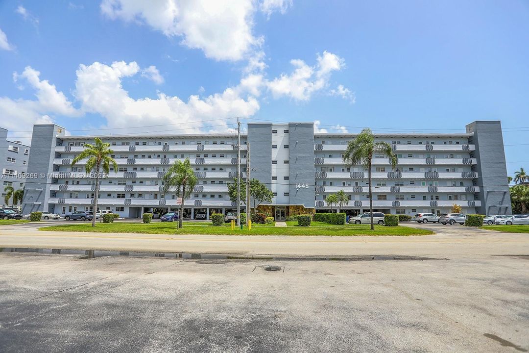 Recently Sold: $190,000 (1 beds, 1 baths, 785 Square Feet)