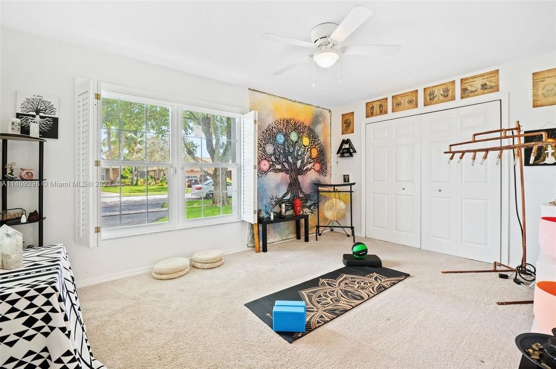 Recently Sold: $699,999 (4 beds, 2 baths, 2348 Square Feet)