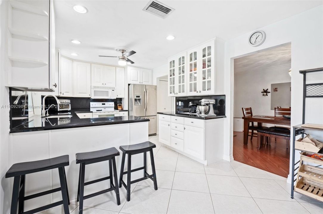 Recently Sold: $699,999 (4 beds, 2 baths, 2348 Square Feet)