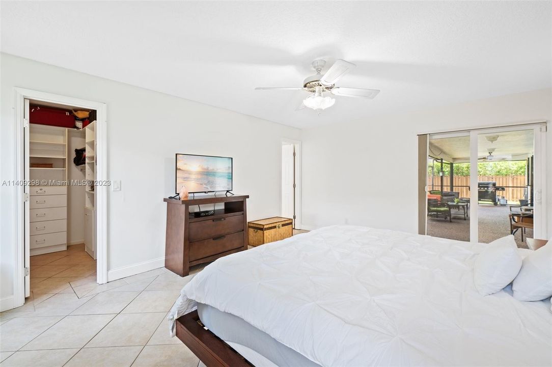 Recently Sold: $699,999 (4 beds, 2 baths, 2348 Square Feet)