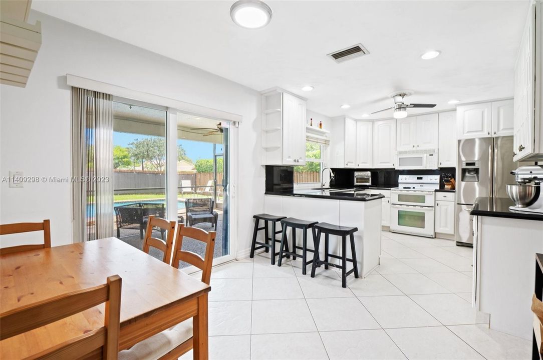 Recently Sold: $699,999 (4 beds, 2 baths, 2348 Square Feet)