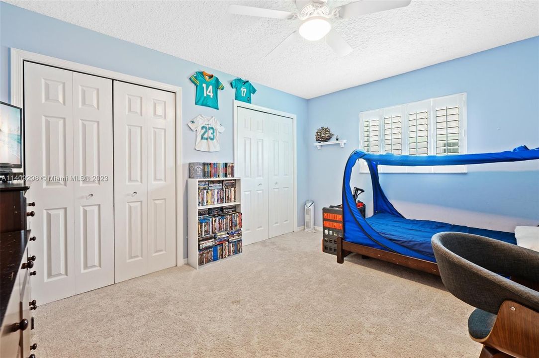 Recently Sold: $699,999 (4 beds, 2 baths, 2348 Square Feet)