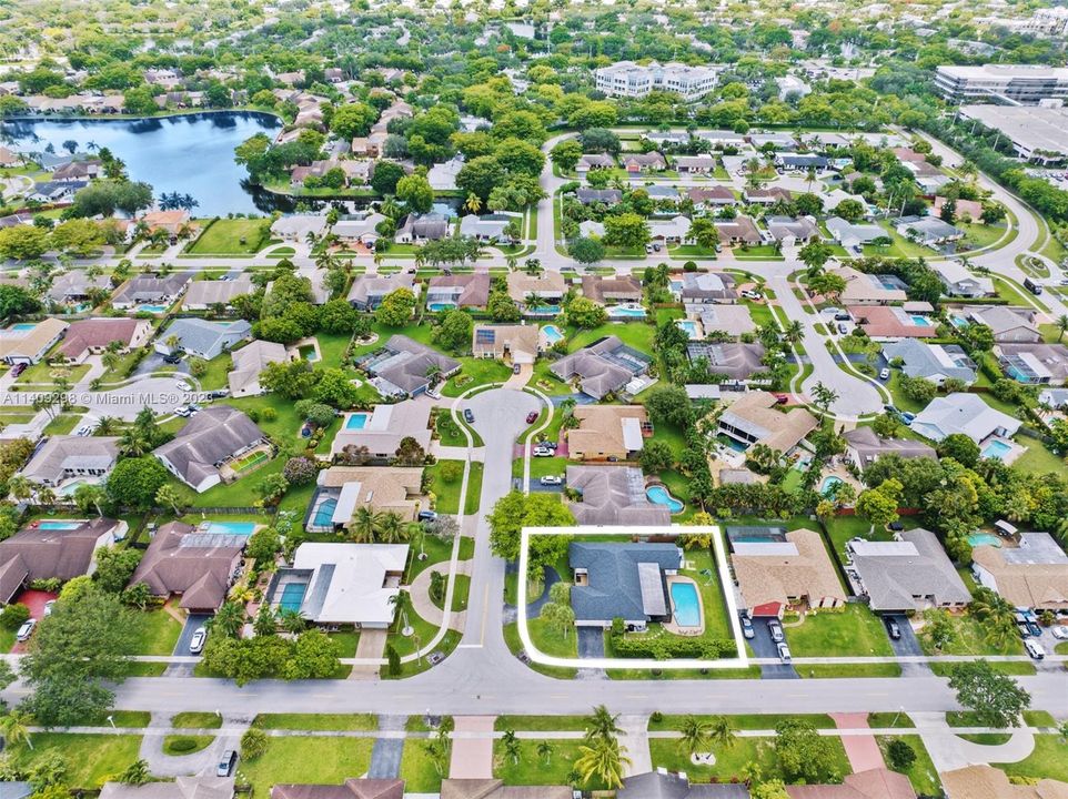 Recently Sold: $699,999 (4 beds, 2 baths, 2348 Square Feet)