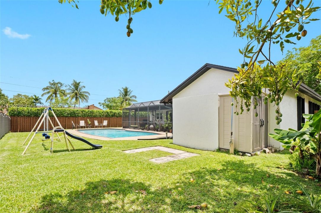 Recently Sold: $699,999 (4 beds, 2 baths, 2348 Square Feet)