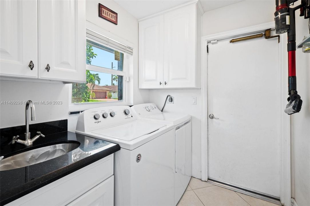 Recently Sold: $699,999 (4 beds, 2 baths, 2348 Square Feet)