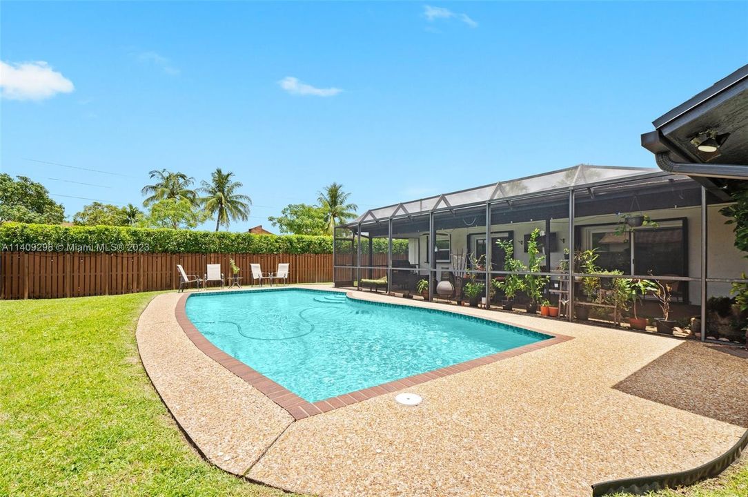 Recently Sold: $699,999 (4 beds, 2 baths, 2348 Square Feet)