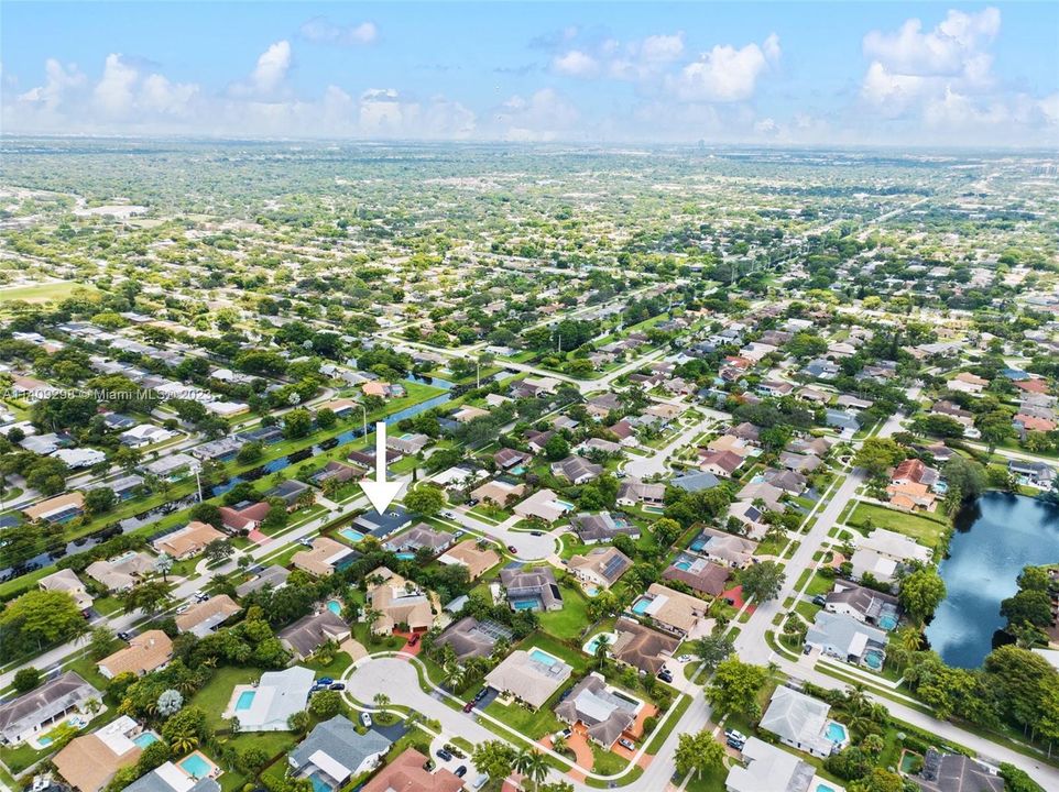 Recently Sold: $699,999 (4 beds, 2 baths, 2348 Square Feet)