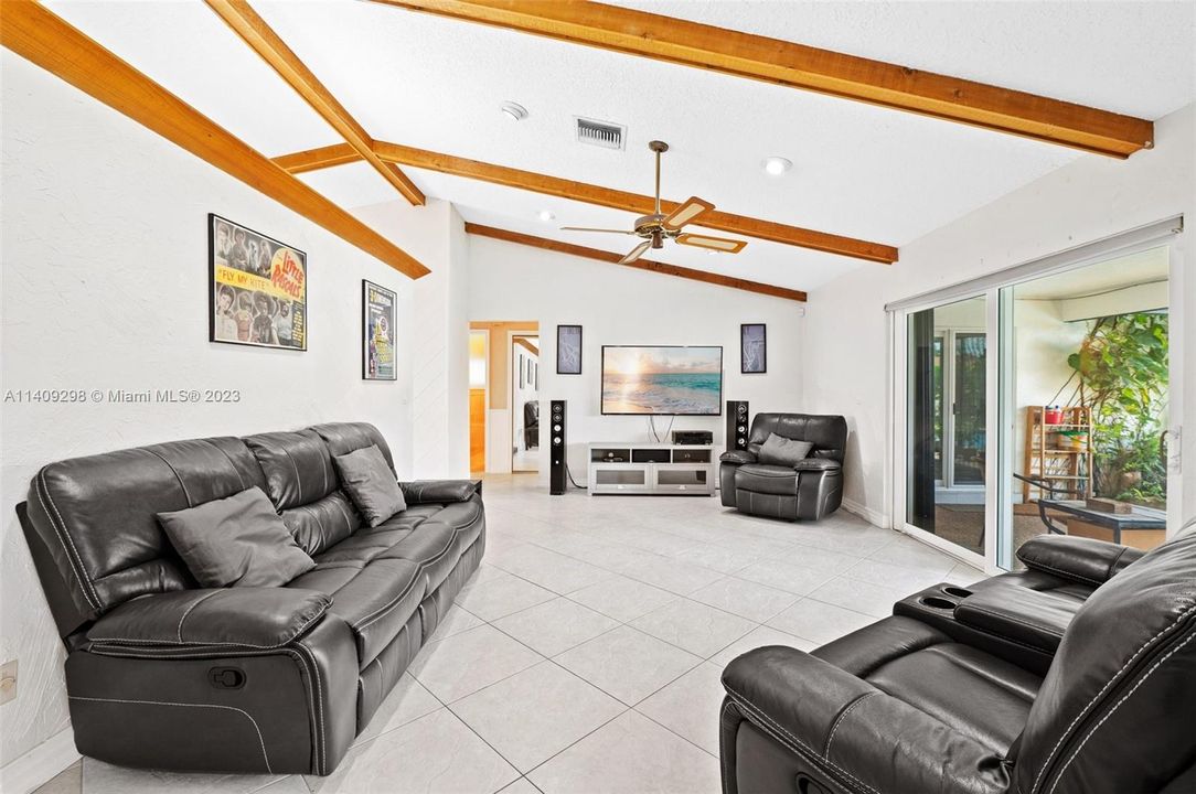 Recently Sold: $699,999 (4 beds, 2 baths, 2348 Square Feet)