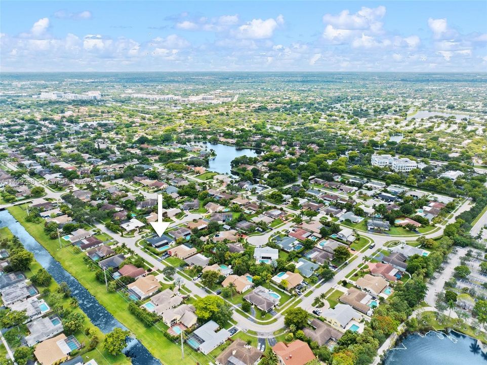 Recently Sold: $699,999 (4 beds, 2 baths, 2348 Square Feet)