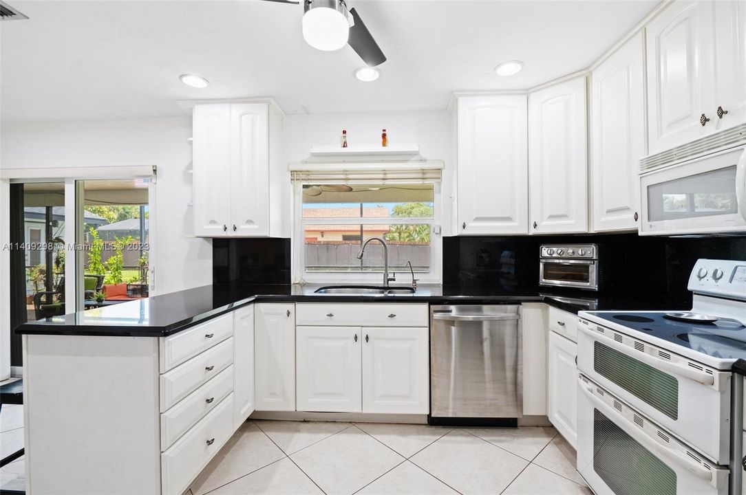 Recently Sold: $699,999 (4 beds, 2 baths, 2348 Square Feet)