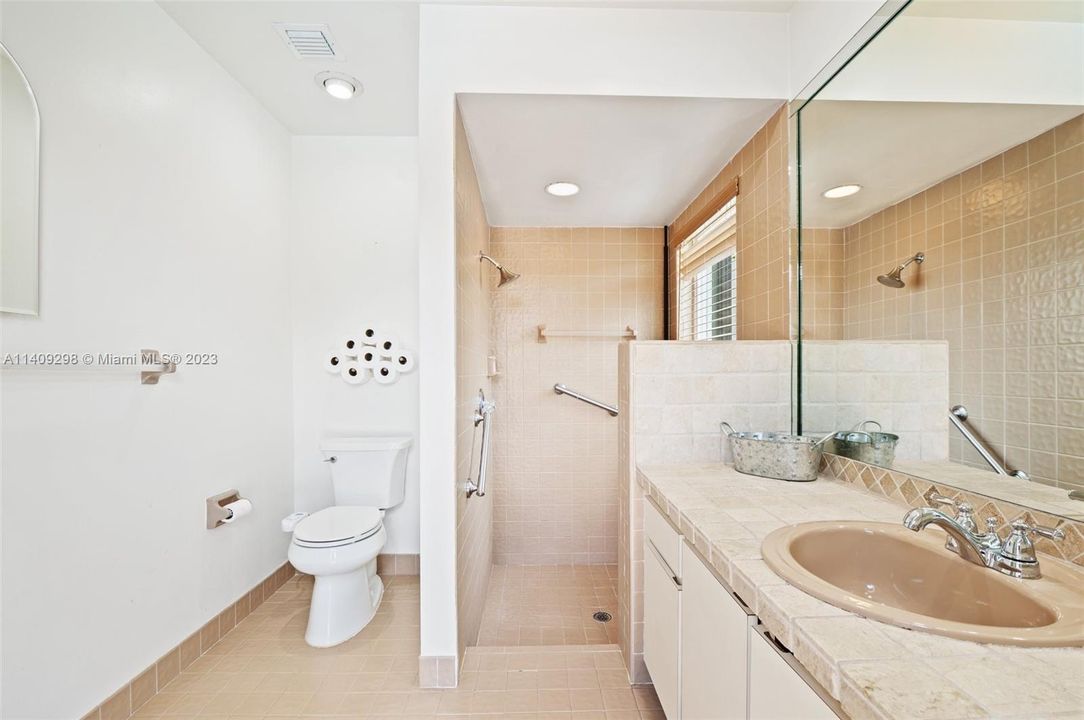 Recently Sold: $699,999 (4 beds, 2 baths, 2348 Square Feet)