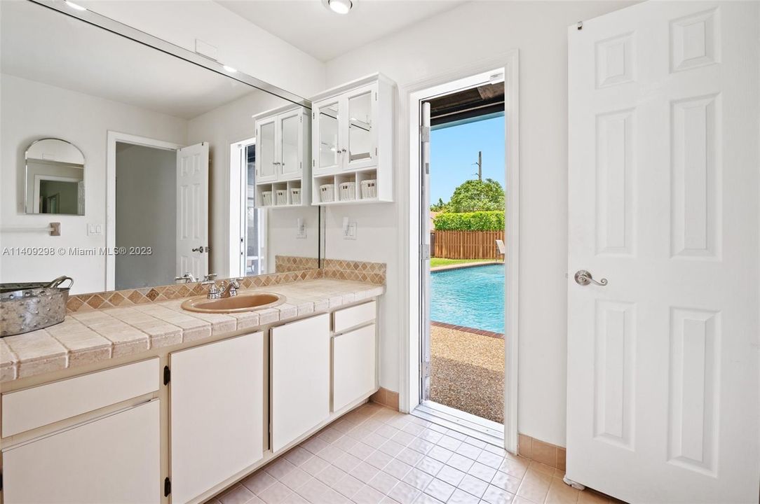 Recently Sold: $699,999 (4 beds, 2 baths, 2348 Square Feet)