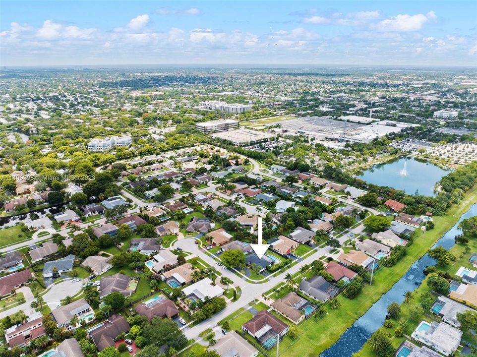 Recently Sold: $699,999 (4 beds, 2 baths, 2348 Square Feet)