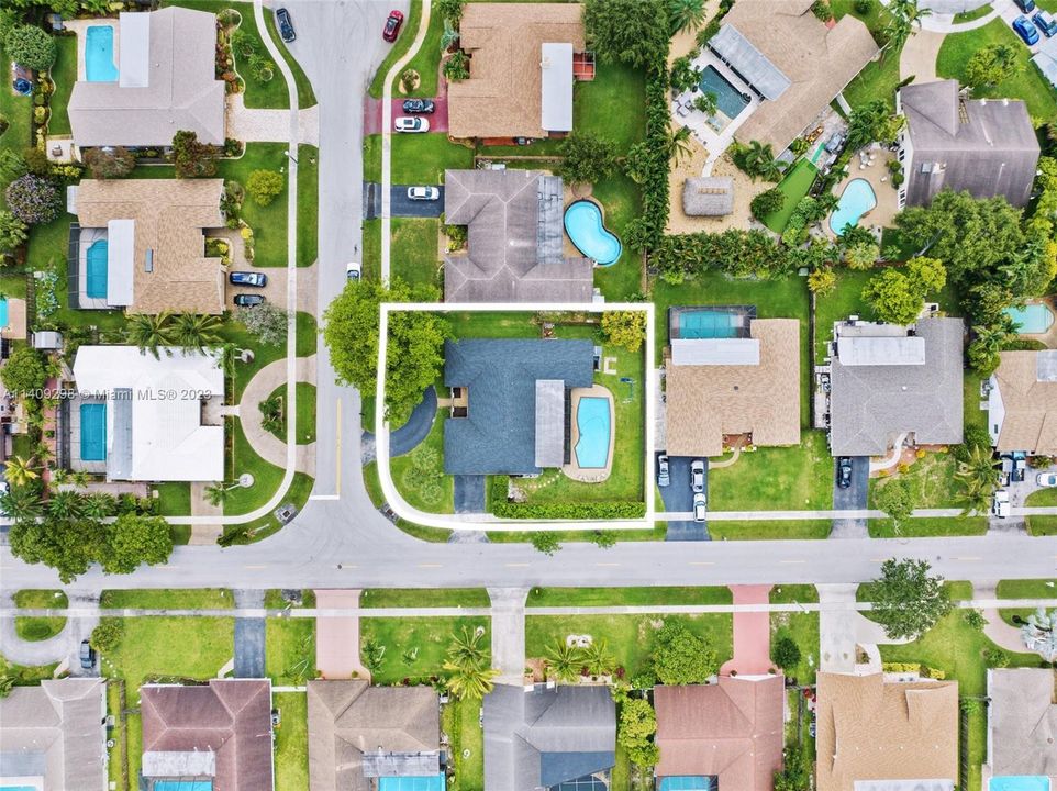 Recently Sold: $699,999 (4 beds, 2 baths, 2348 Square Feet)