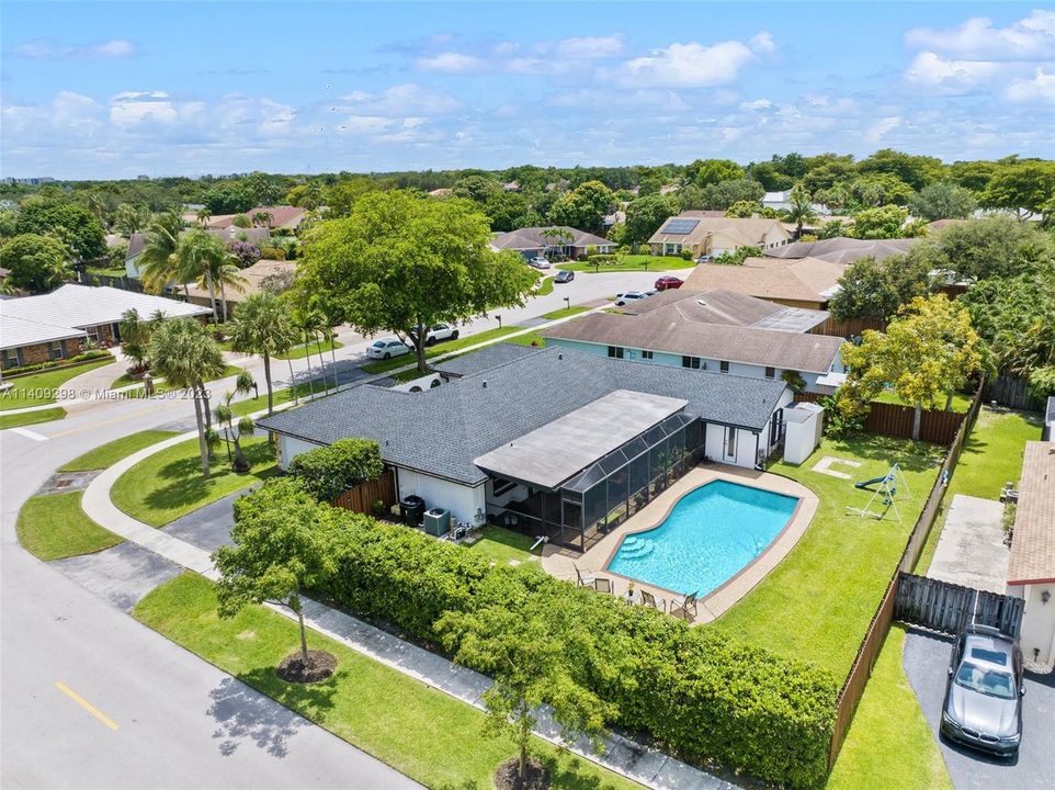 Recently Sold: $699,999 (4 beds, 2 baths, 2348 Square Feet)