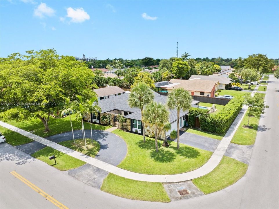 Recently Sold: $699,999 (4 beds, 2 baths, 2348 Square Feet)