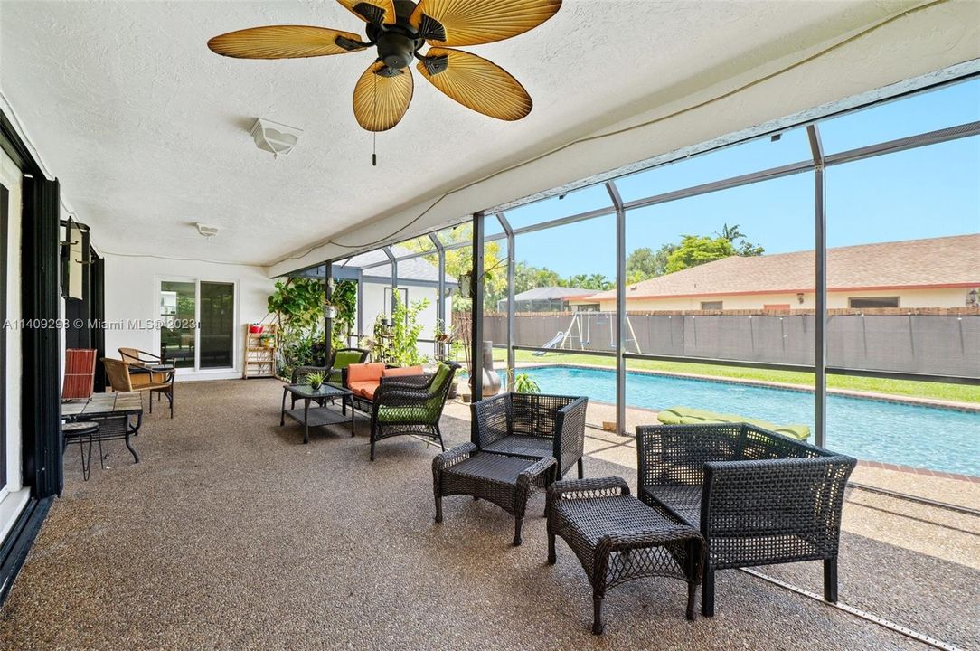 Recently Sold: $699,999 (4 beds, 2 baths, 2348 Square Feet)