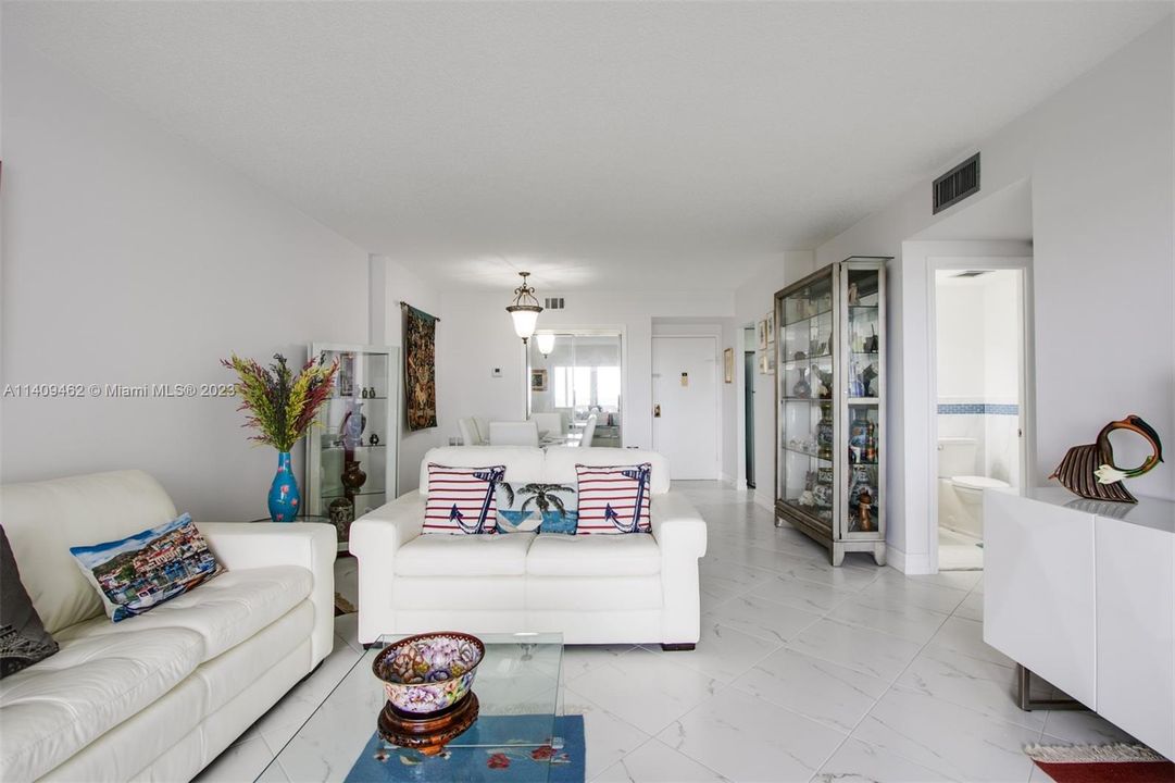 Recently Sold: $189,000 (1 beds, 1 baths, 844 Square Feet)