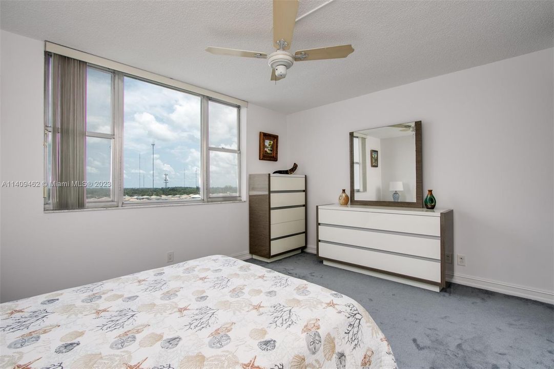 Recently Sold: $189,000 (1 beds, 1 baths, 844 Square Feet)