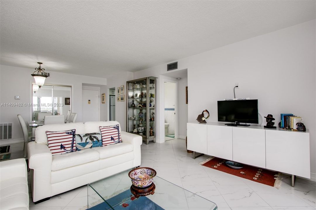 Recently Sold: $189,000 (1 beds, 1 baths, 844 Square Feet)