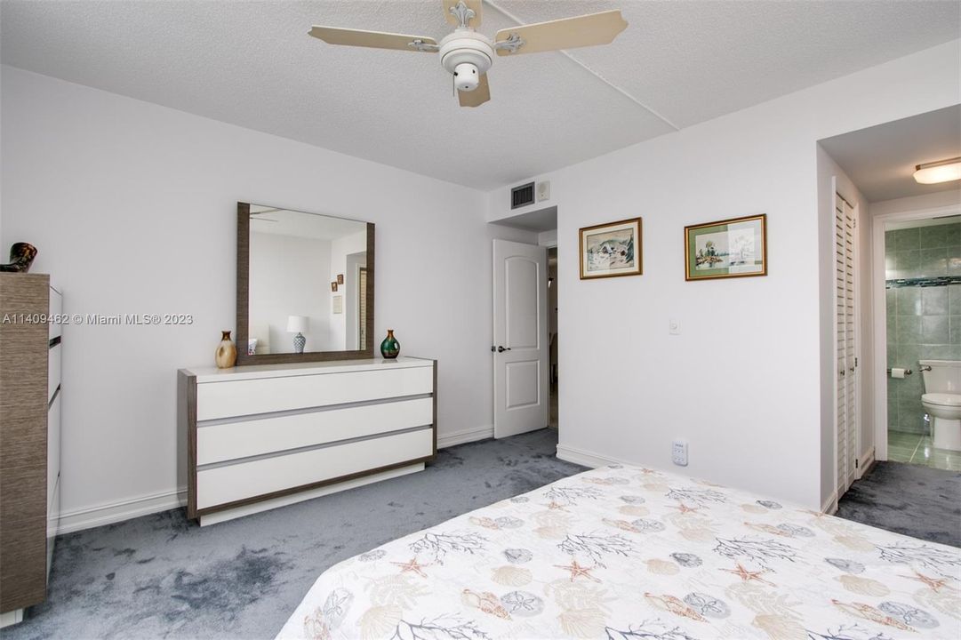 Recently Sold: $189,000 (1 beds, 1 baths, 844 Square Feet)