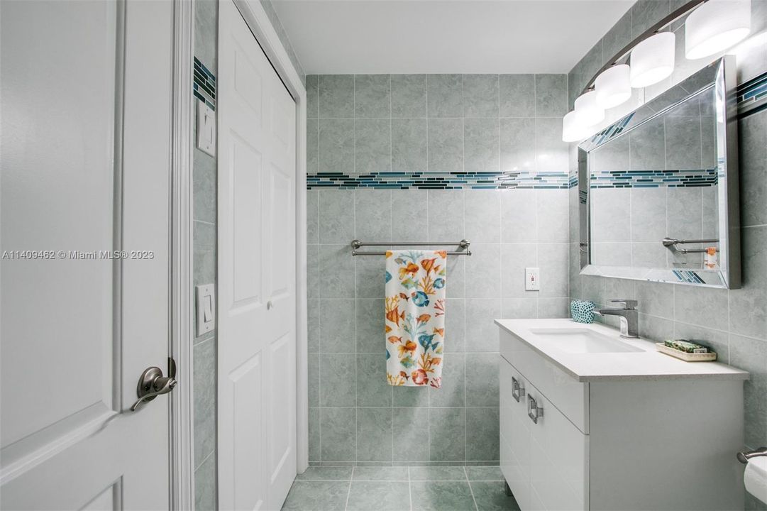 Recently Sold: $189,000 (1 beds, 1 baths, 844 Square Feet)