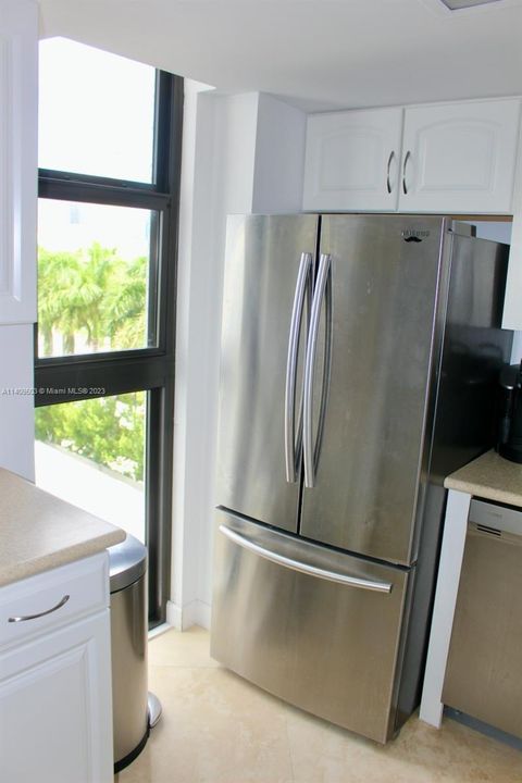 Floor to cieling window in kitchen