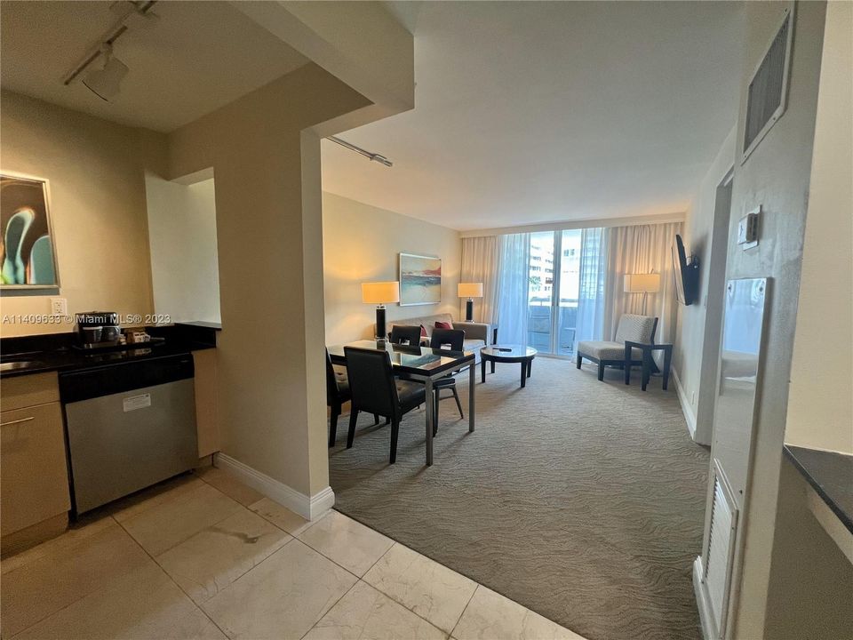 For Sale: $208,000 (1 beds, 1 baths, 548 Square Feet)