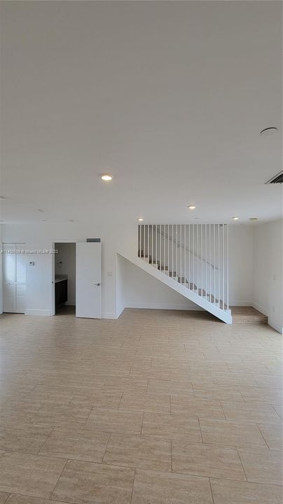 Recently Rented: $2,800 (3 beds, 2 baths, 1400 Square Feet)