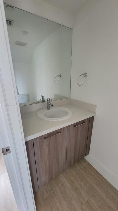 Recently Rented: $2,800 (3 beds, 2 baths, 1400 Square Feet)