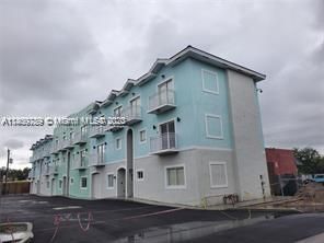 Recently Rented: $2,800 (3 beds, 2 baths, 1400 Square Feet)