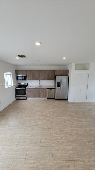 Recently Rented: $2,800 (3 beds, 2 baths, 1400 Square Feet)