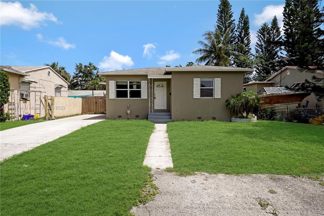 Recently Sold: $390,000 (3 beds, 2 baths, 941 Square Feet)