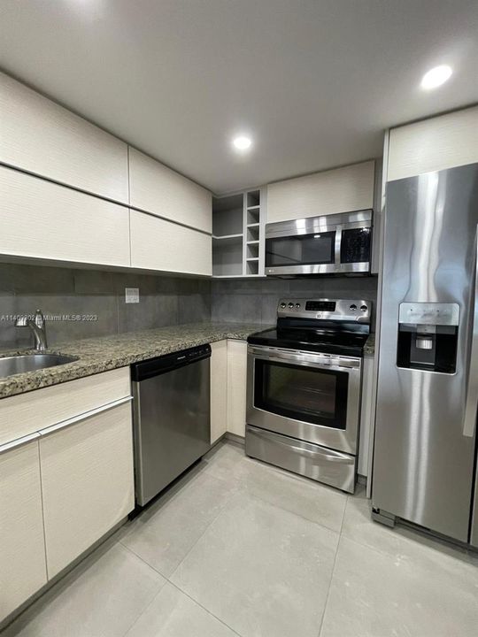 Recently Sold: $435,000 (1 beds, 2 baths, 790 Square Feet)