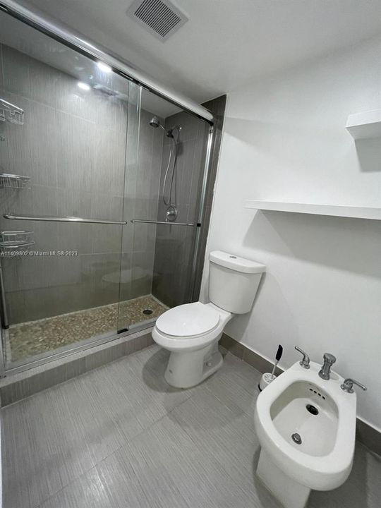 Recently Sold: $435,000 (1 beds, 2 baths, 790 Square Feet)