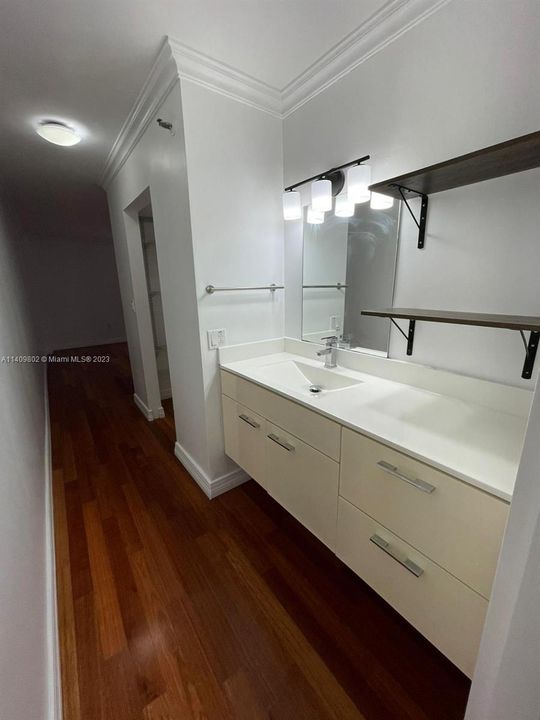 Recently Sold: $435,000 (1 beds, 2 baths, 790 Square Feet)