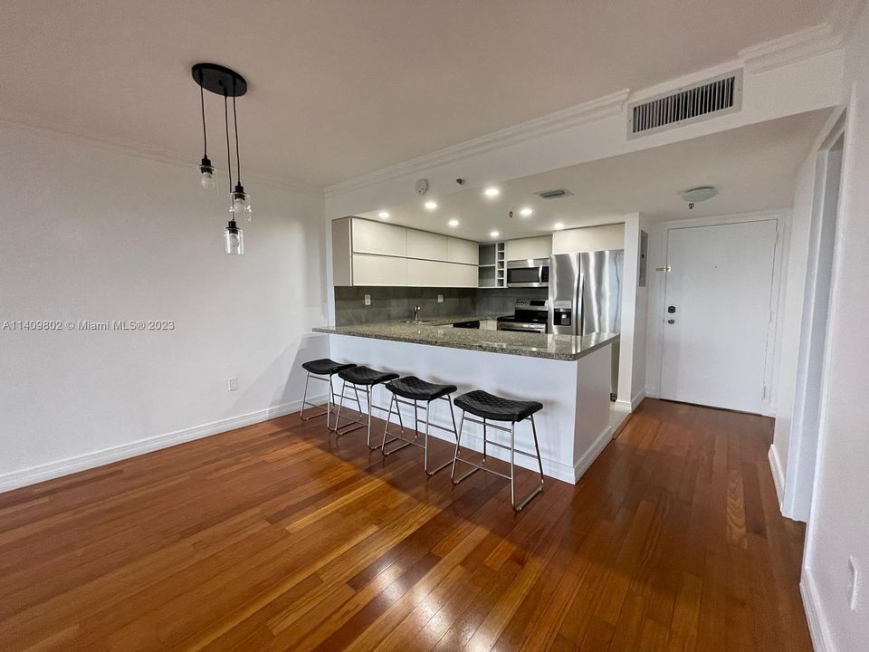 Recently Sold: $435,000 (1 beds, 2 baths, 790 Square Feet)