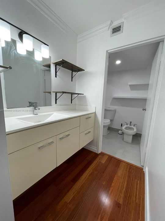 Recently Sold: $435,000 (1 beds, 2 baths, 790 Square Feet)