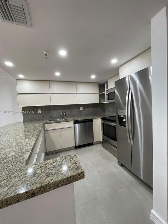 Recently Sold: $435,000 (1 beds, 2 baths, 790 Square Feet)