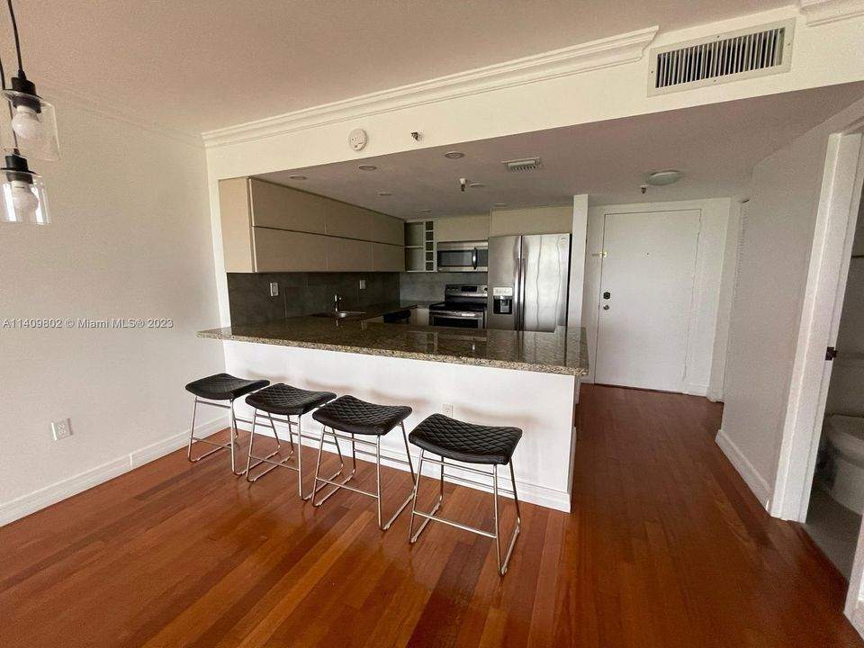 Recently Sold: $435,000 (1 beds, 2 baths, 790 Square Feet)