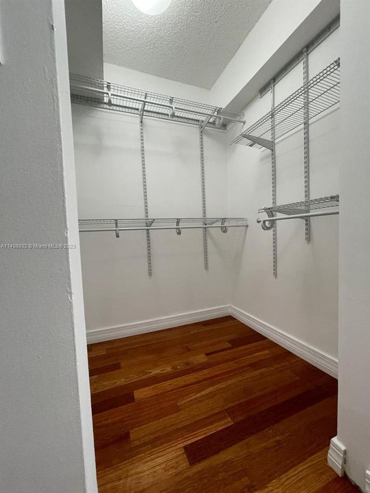 Recently Sold: $435,000 (1 beds, 2 baths, 790 Square Feet)