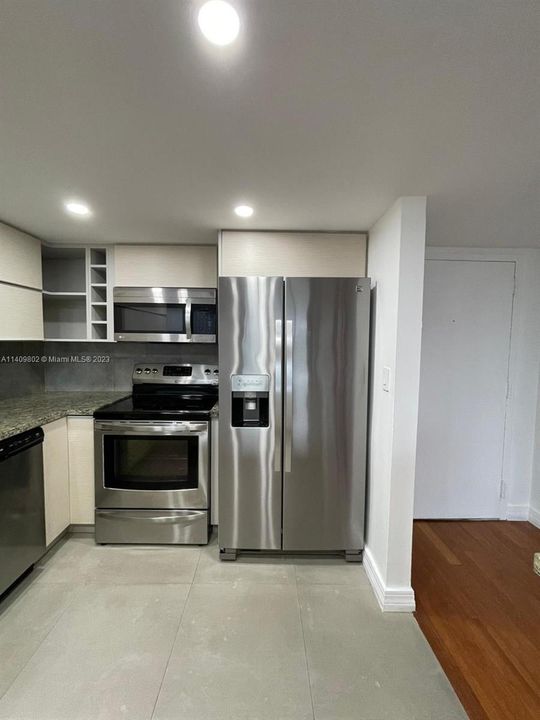 Recently Sold: $435,000 (1 beds, 2 baths, 790 Square Feet)