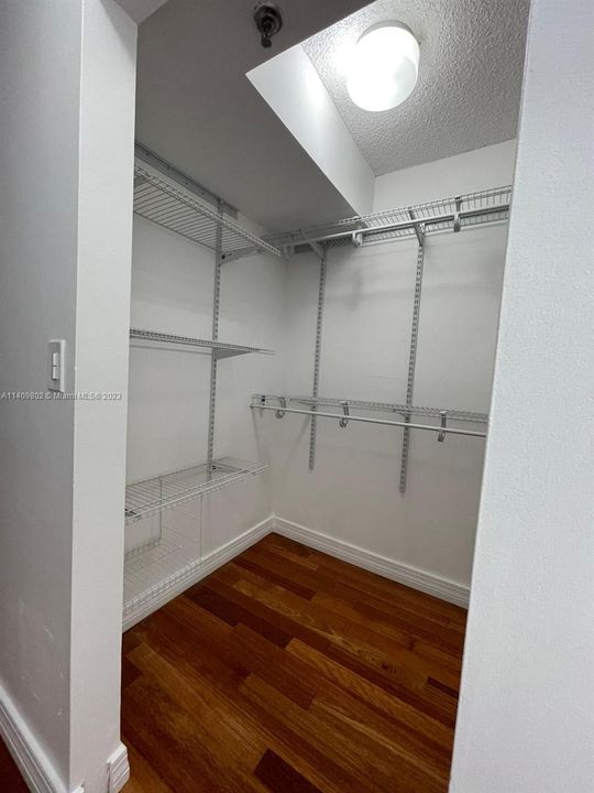 Recently Sold: $435,000 (1 beds, 2 baths, 790 Square Feet)