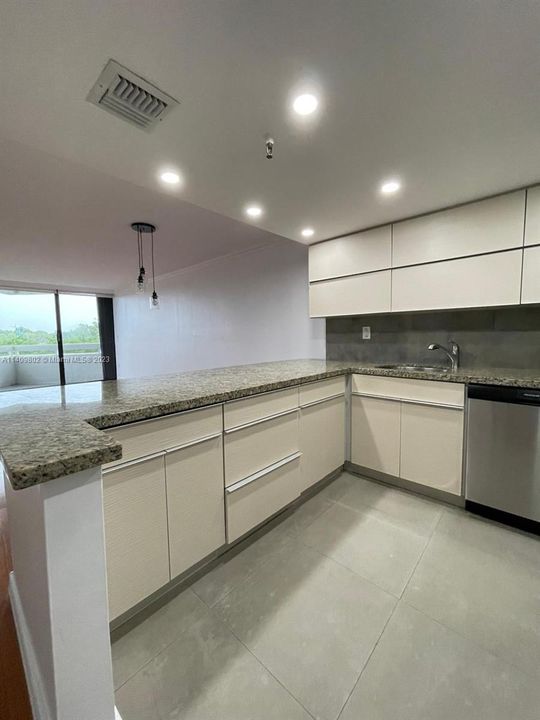 Recently Sold: $435,000 (1 beds, 2 baths, 790 Square Feet)