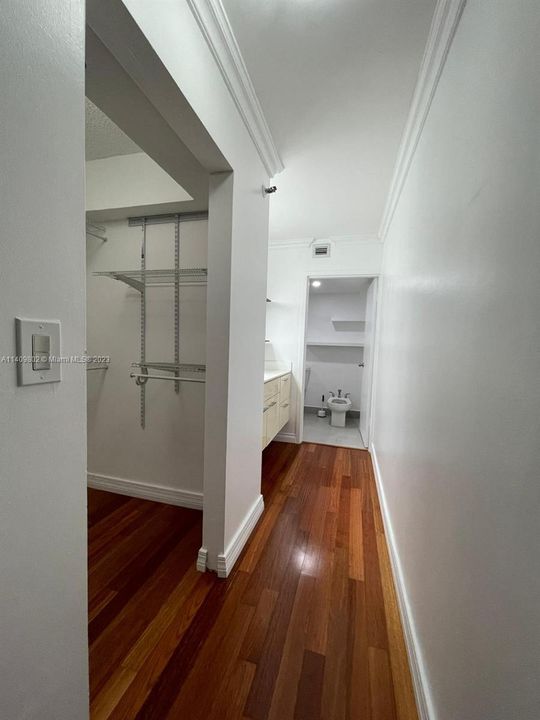 Recently Sold: $435,000 (1 beds, 2 baths, 790 Square Feet)