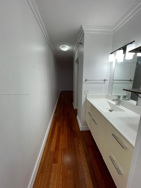 Recently Sold: $435,000 (1 beds, 2 baths, 790 Square Feet)