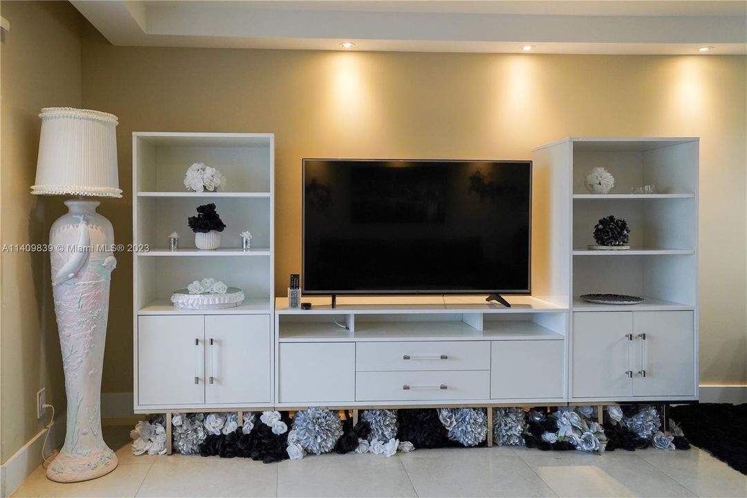 Recently Sold: $339,900 (2 beds, 2 baths, 1190 Square Feet)